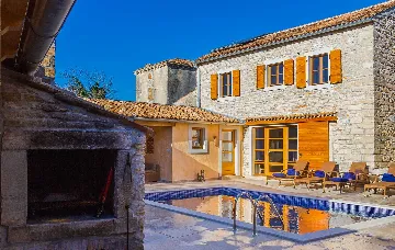 6-Bedroom Stone Villa in Šišan for 10 Guests