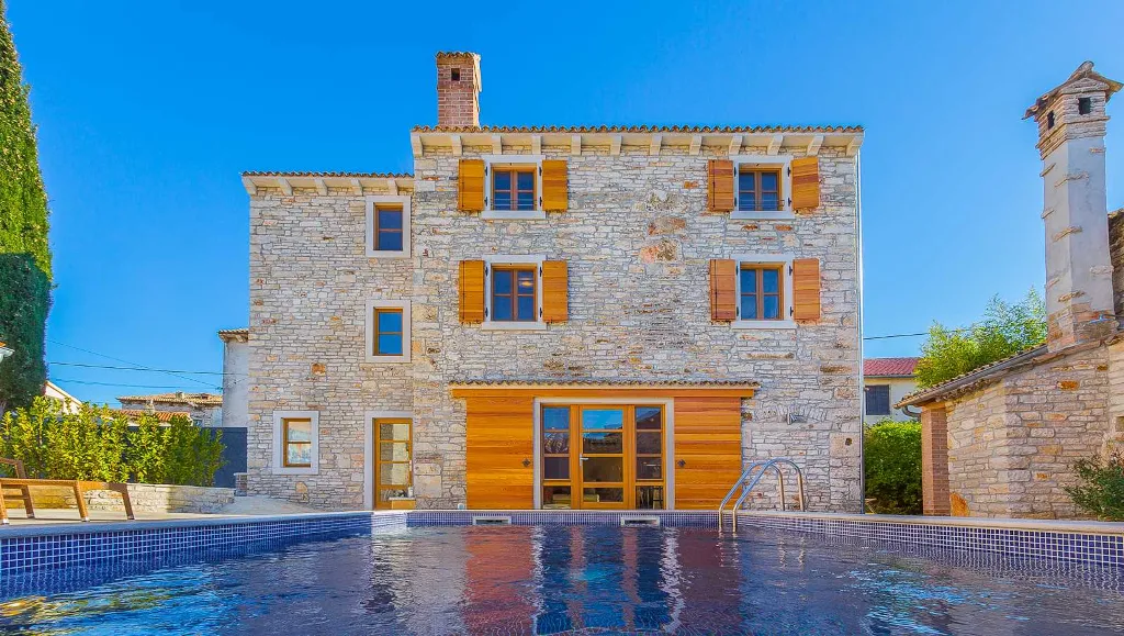 6-Bedroom Stone Villa in Šišan for 10 Guests