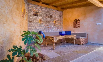 6-Bedroom Stone Villa in Šišan for 10 Guests