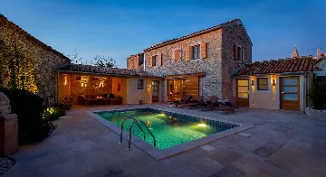 6-Bedroom Stone Villa in Šišan for 10 Guests