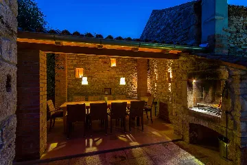 6-Bedroom Stone Villa in Šišan for 10 Guests