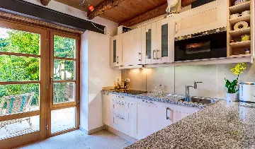 6-Bedroom Stone Villa in Šišan for 10 Guests