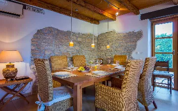 6-Bedroom Stone Villa in Šišan for 10 Guests