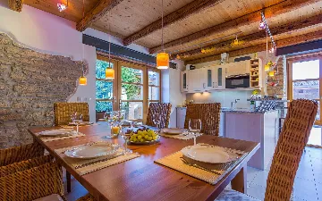 6-Bedroom Stone Villa in Šišan for 10 Guests