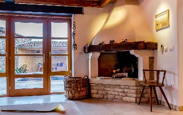 6-Bedroom Stone Villa in Šišan for 10 Guests