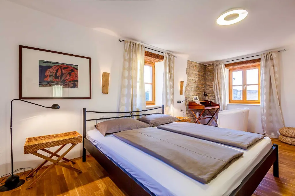 6-Bedroom Stone Villa in Šišan for 10 Guests
