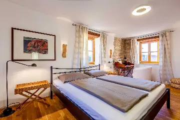 6-Bedroom Stone Villa in Šišan for 10 Guests