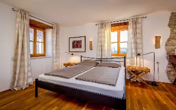 6-Bedroom Stone Villa in Šišan for 10 Guests