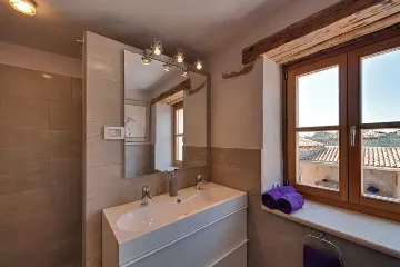 6-Bedroom Stone Villa in Šišan for 10 Guests