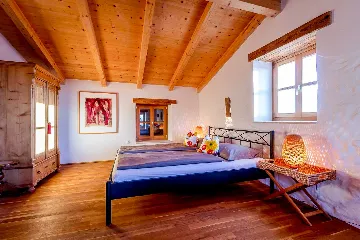 6-Bedroom Stone Villa in Šišan for 10 Guests