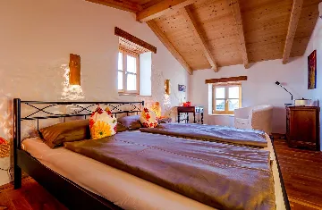 6-Bedroom Stone Villa in Šišan for 10 Guests