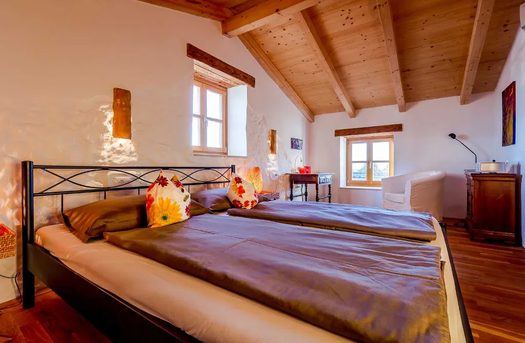 6-Bedroom Stone Villa in Šišan for 10 Guests