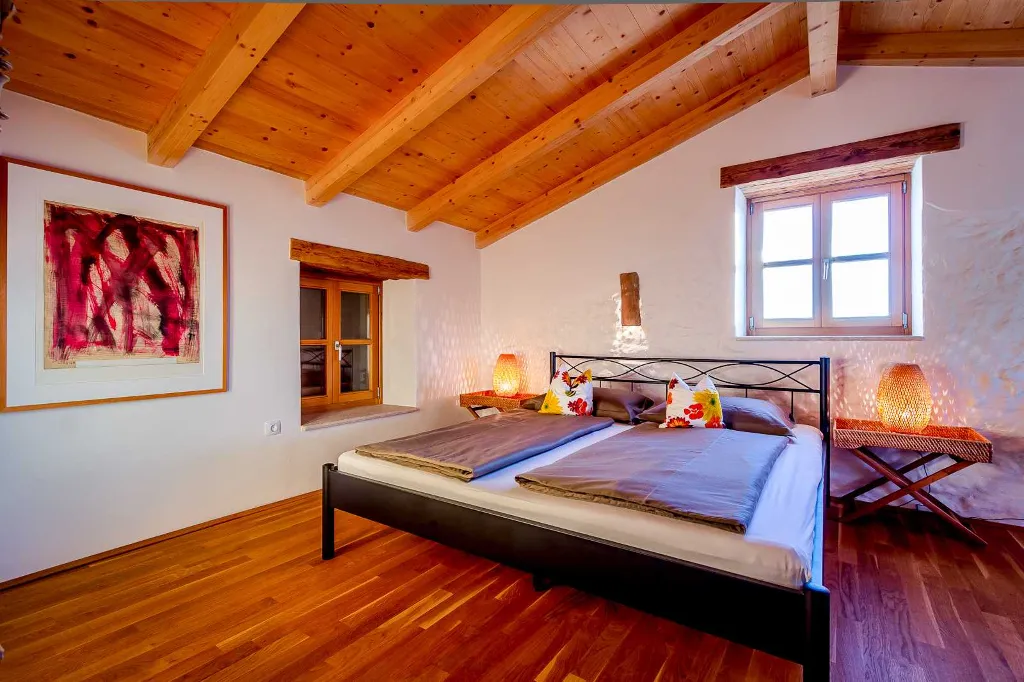6-Bedroom Stone Villa in Šišan for 10 Guests