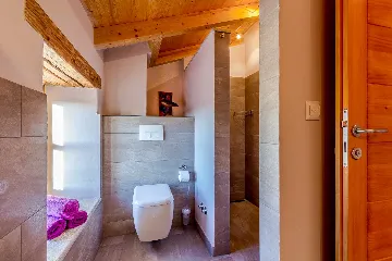6-Bedroom Stone Villa in Šišan for 10 Guests