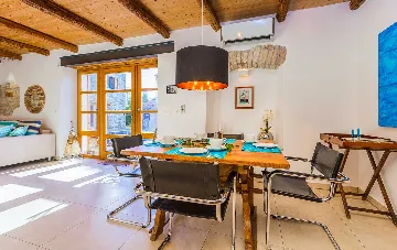 6-Bedroom Stone Villa in Šišan for 10 Guests