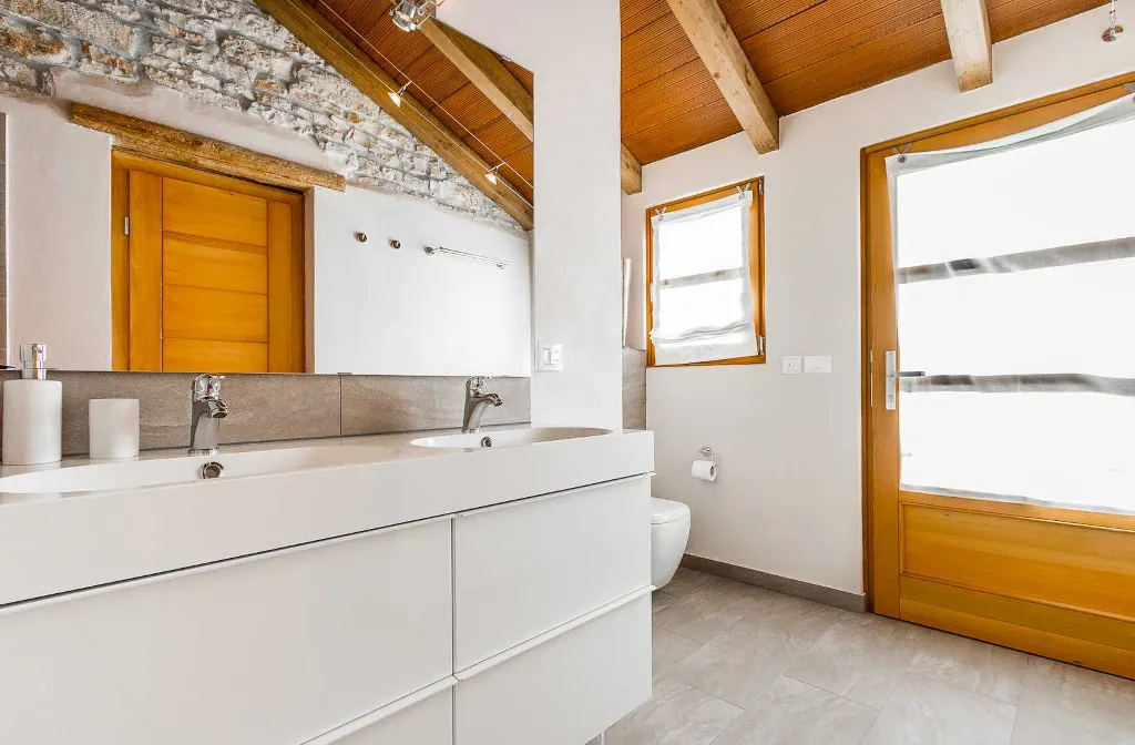 6-Bedroom Stone Villa in Šišan for 10 Guests