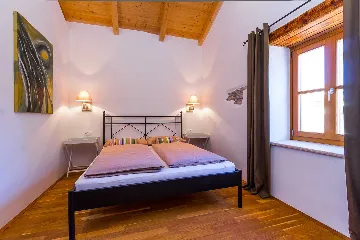 6-Bedroom Stone Villa in Šišan for 10 Guests