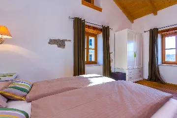 6-Bedroom Stone Villa in Šišan for 10 Guests