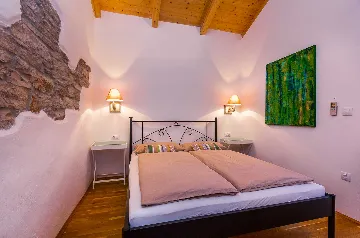 6-Bedroom Stone Villa in Šišan for 10 Guests