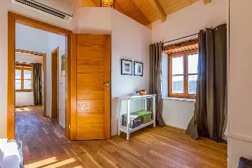6-Bedroom Stone Villa in Šišan for 10 Guests