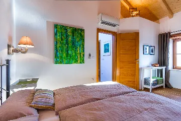 6-Bedroom Stone Villa in Šišan for 10 Guests