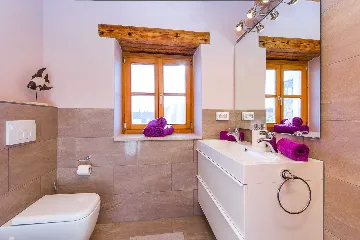 6-Bedroom Stone Villa in Šišan for 10 Guests