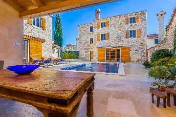 6-Bedroom Stone Villa in Šišan for 10 Guests