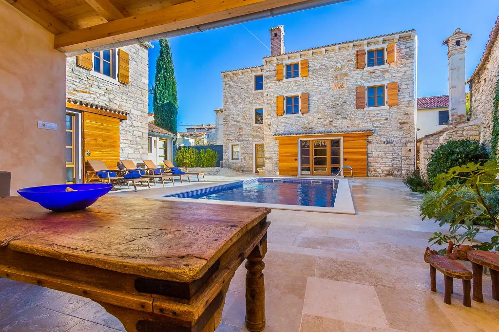 6-Bedroom Stone Villa in Šišan for 10 Guests