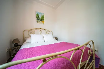 4-Bedroom Villa with Private Heated Pool in Čilipi