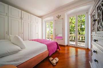 4-Bedroom Villa with Private Heated Pool in Čilipi