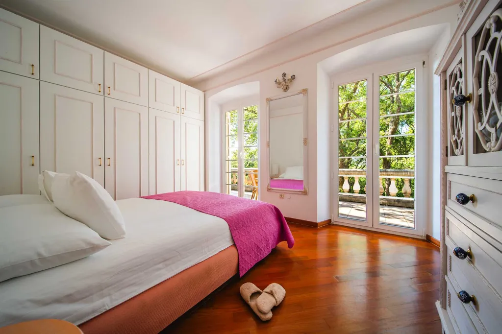 4-Bedroom Villa with Private Heated Pool in Čilipi