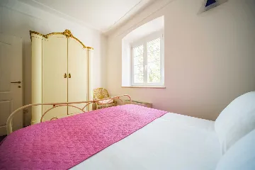 4-Bedroom Villa with Private Heated Pool in Čilipi