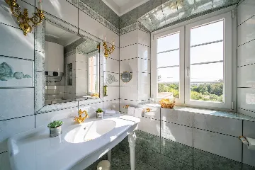 4-Bedroom Villa with Private Heated Pool in Čilipi