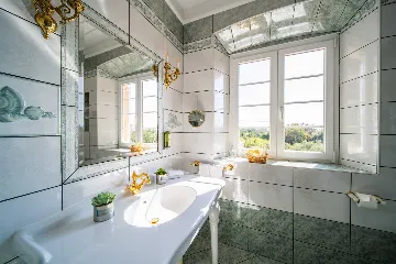 4-Bedroom Villa with Private Heated Pool in Čilipi