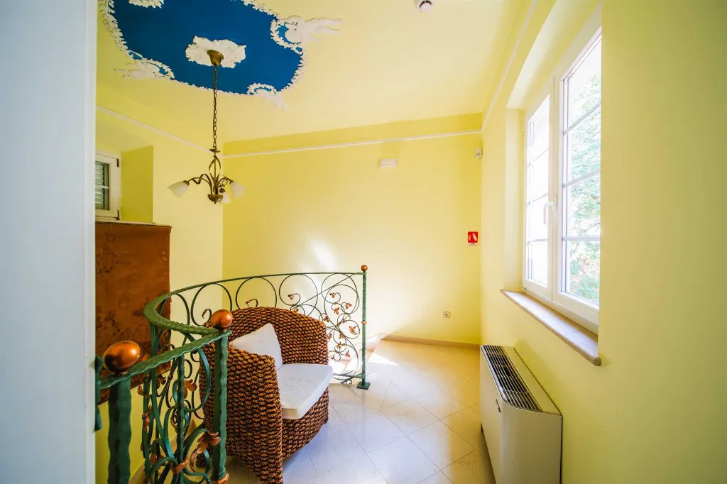 4-Bedroom Villa with Private Heated Pool in Čilipi