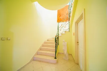 4-Bedroom Villa with Private Heated Pool in Čilipi