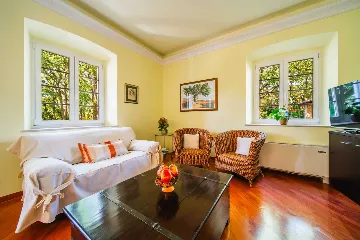 4-Bedroom Villa with Private Heated Pool in Čilipi