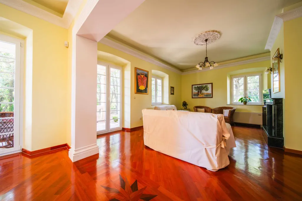 4-Bedroom Villa with Private Heated Pool in Čilipi