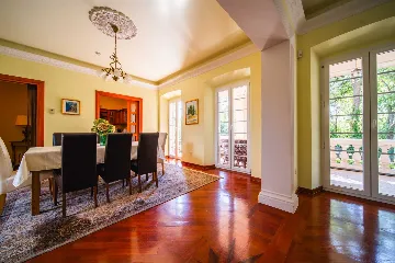 4-Bedroom Villa with Private Heated Pool in Čilipi