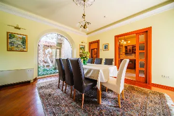 4-Bedroom Villa with Private Heated Pool in Čilipi