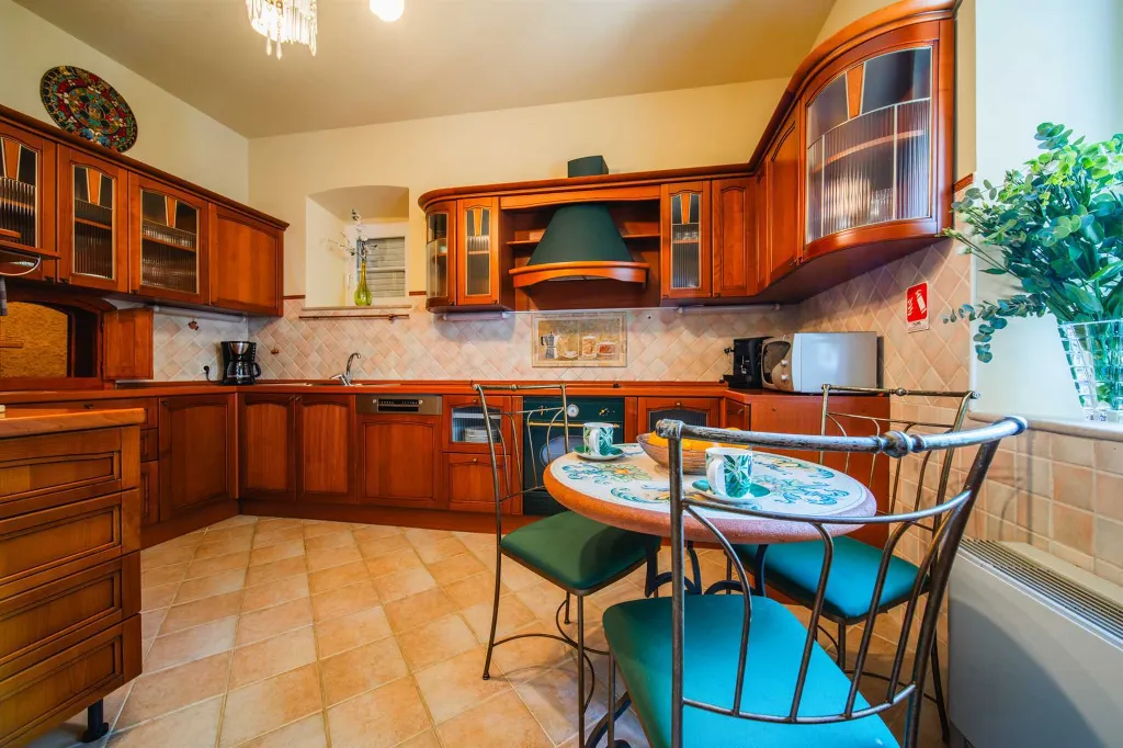 4-Bedroom Villa with Private Heated Pool in Čilipi