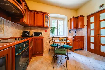 4-Bedroom Villa with Private Heated Pool in Čilipi