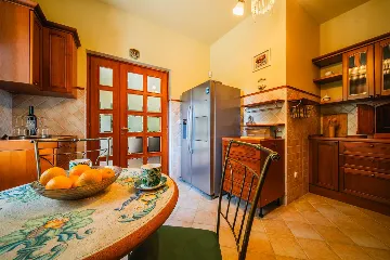 4-Bedroom Villa with Private Heated Pool in Čilipi