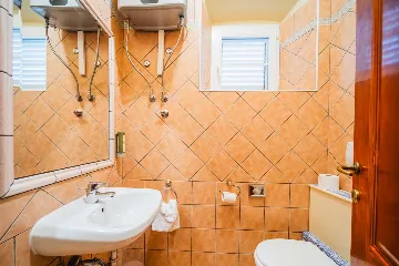 4-Bedroom Villa with Private Heated Pool in Čilipi