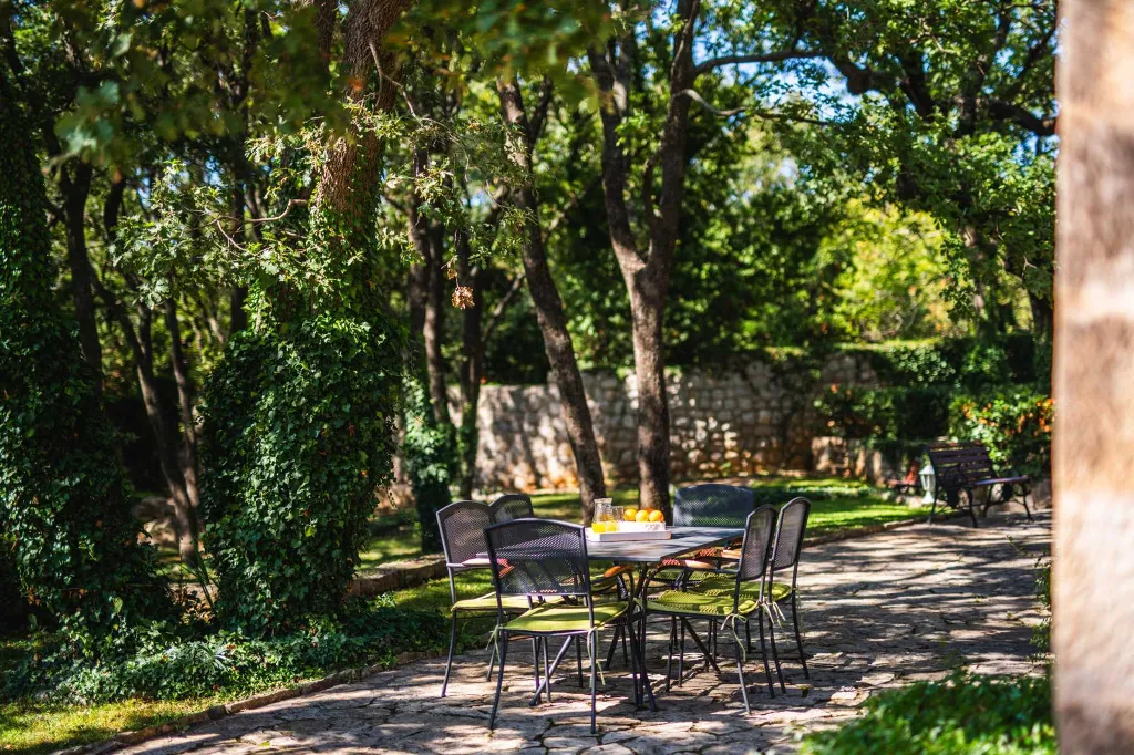 4-Bedroom Villa with Private Heated Pool in Čilipi