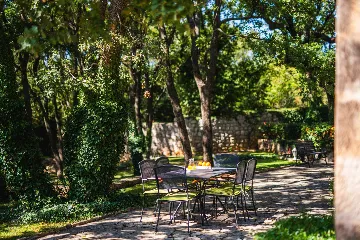 4-Bedroom Villa with Private Heated Pool in Čilipi