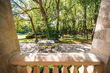 4-Bedroom Villa with Private Heated Pool in Čilipi