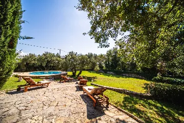 4-Bedroom Villa with Private Heated Pool in Čilipi