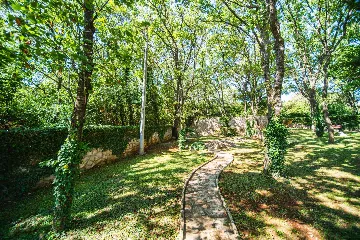 4-Bedroom Villa with Private Heated Pool in Čilipi