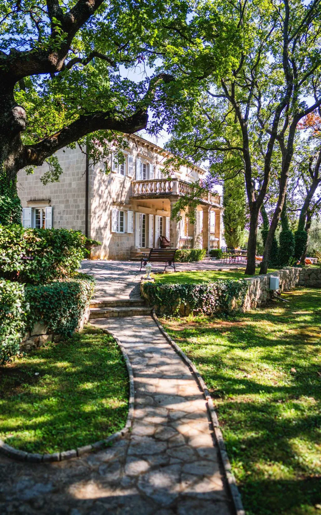 4-Bedroom Villa with Private Heated Pool in Čilipi